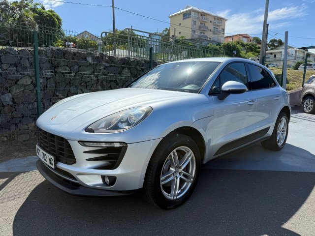PORSCHE MACAN