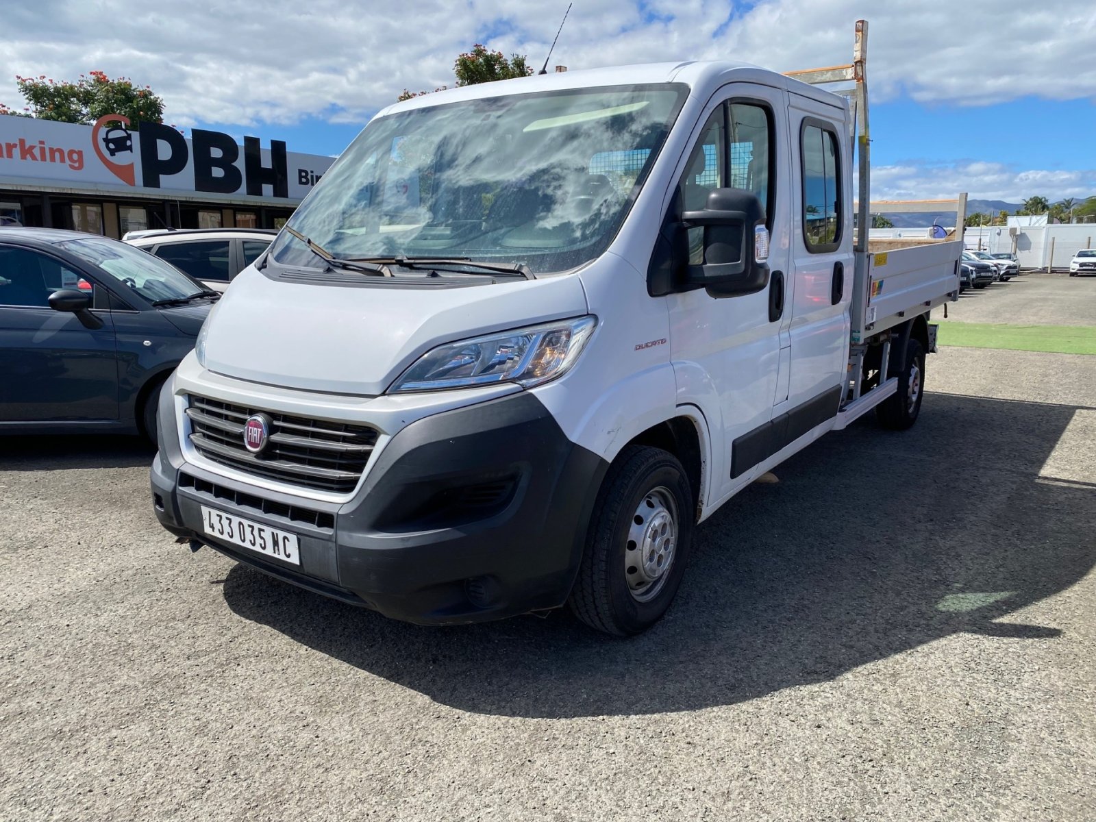 FIAT DUCATO PLAT/BENNE DUCATO DCAB TRIBENNE L3P4 7PLAC 2.3 DSL 130CH BVM d'occasion, vue principale