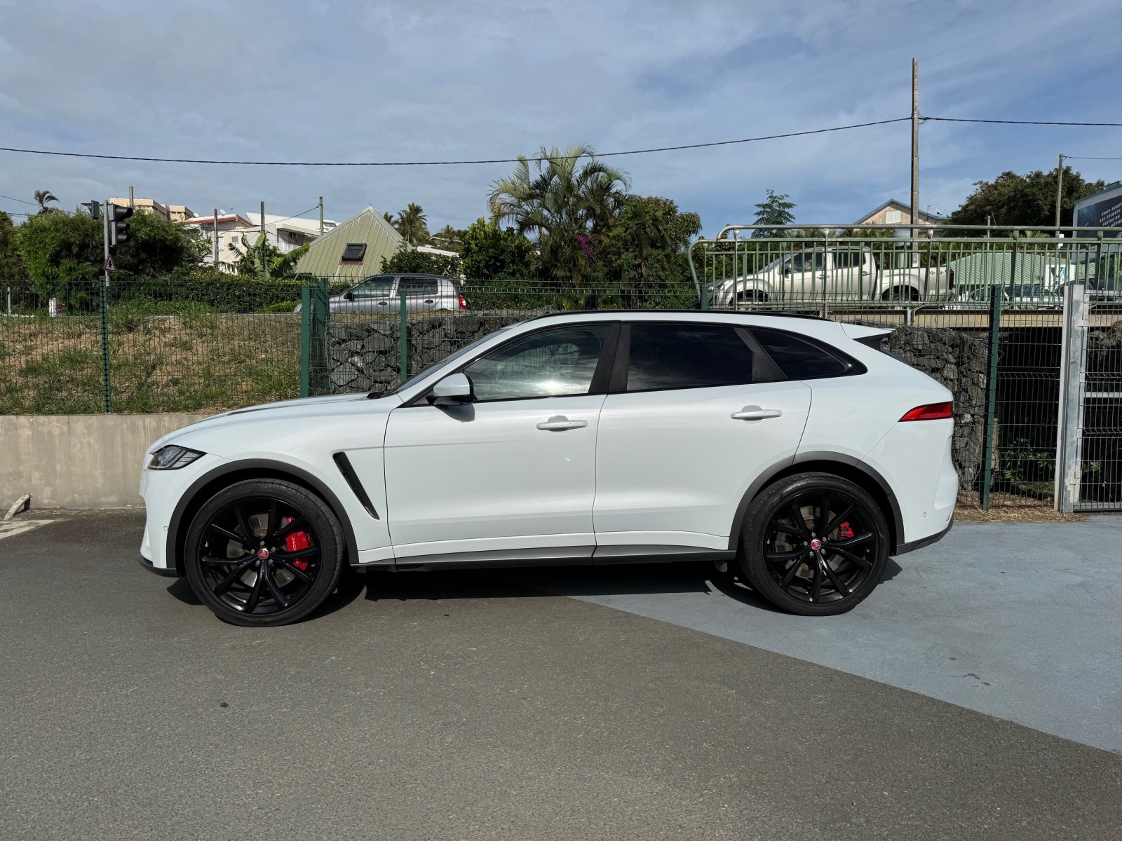 JAGUAR F-PACE SVR 5.0L V8 ESS 550 CH BVA 4X4 d'occasion, photo 2