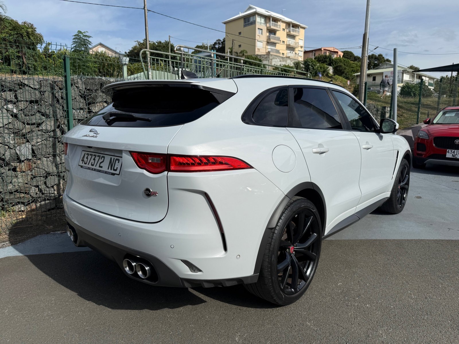 JAGUAR F-PACE SVR 5.0L V8 ESS 550 CH BVA 4X4 d'occasion, photo 3