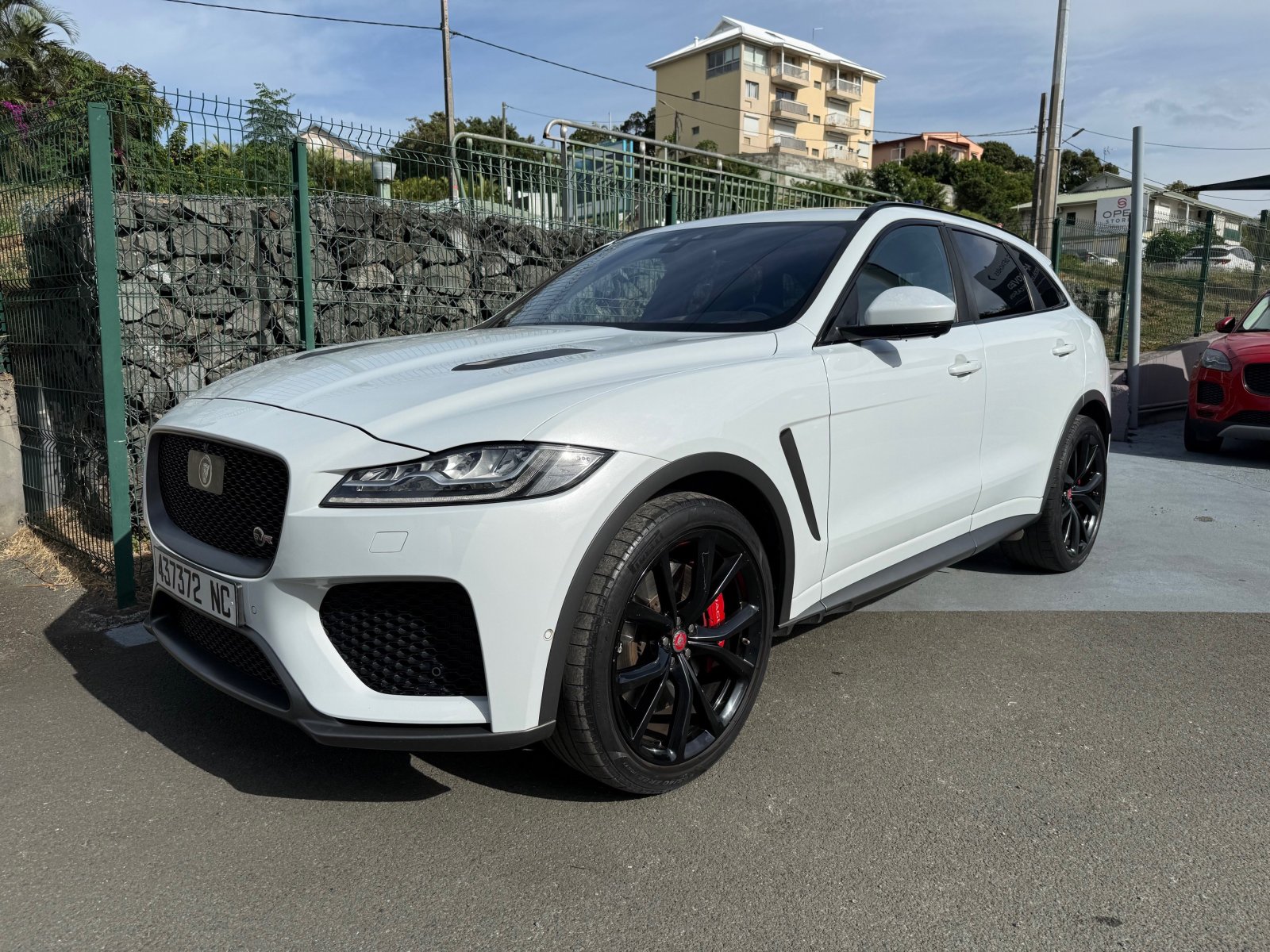 JAGUAR F-PACE SVR 5.0L V8 ESS 550 CH BVA 4X4 d'occasion, vue principale