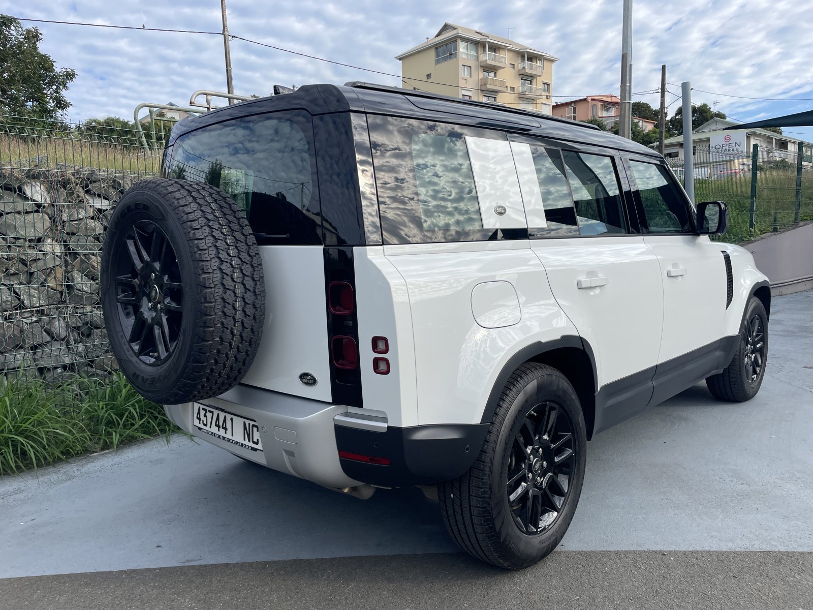 LAND ROVER DEFENDER 3L HYBRIDE SI6 400 d'occasion, photo 3