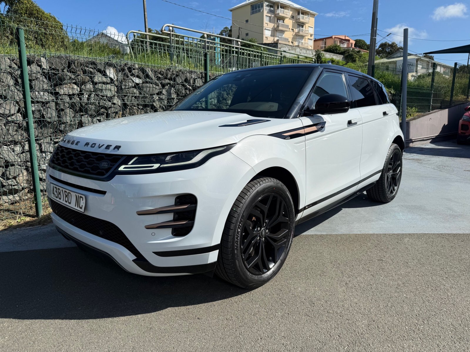 LAND ROVER EVOQUE S R-DYN 2L 200CV ESS d'occasion, vue principale