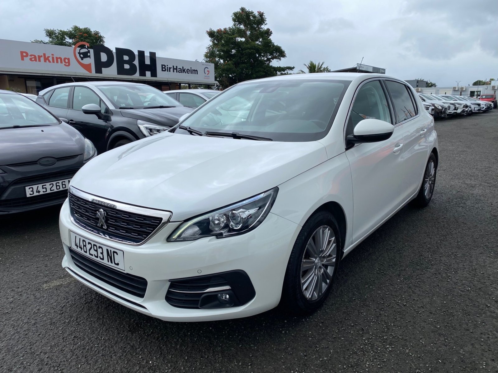 PEUGEOT 308 ALLURE 1.2 130CV BVA d'occasion, vue principale