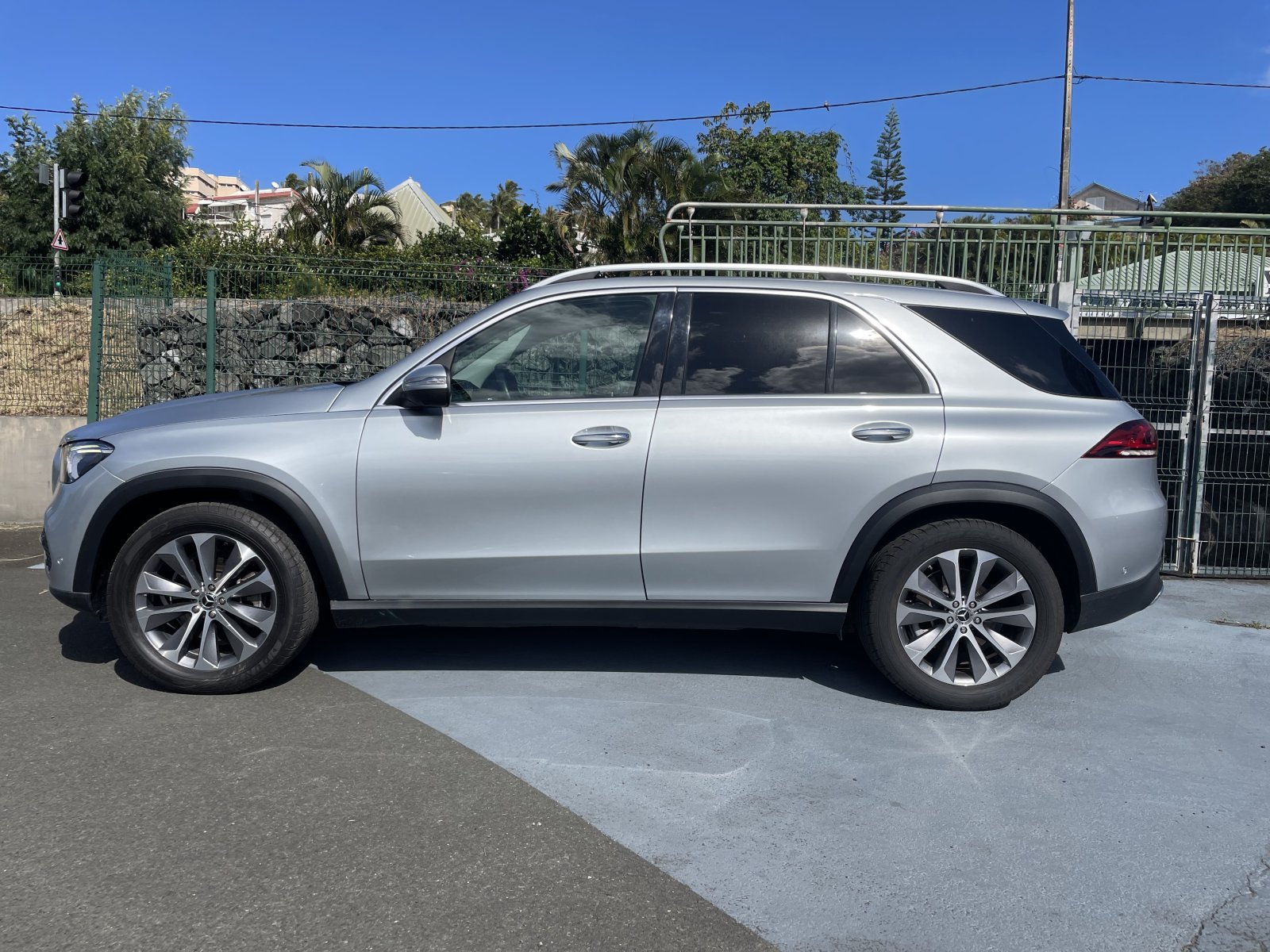 MERCEDES BENZ CLASSE GLE GLE 300 D 2.0L DSL 245CH BVA 4X4 d'occasion, photo 2