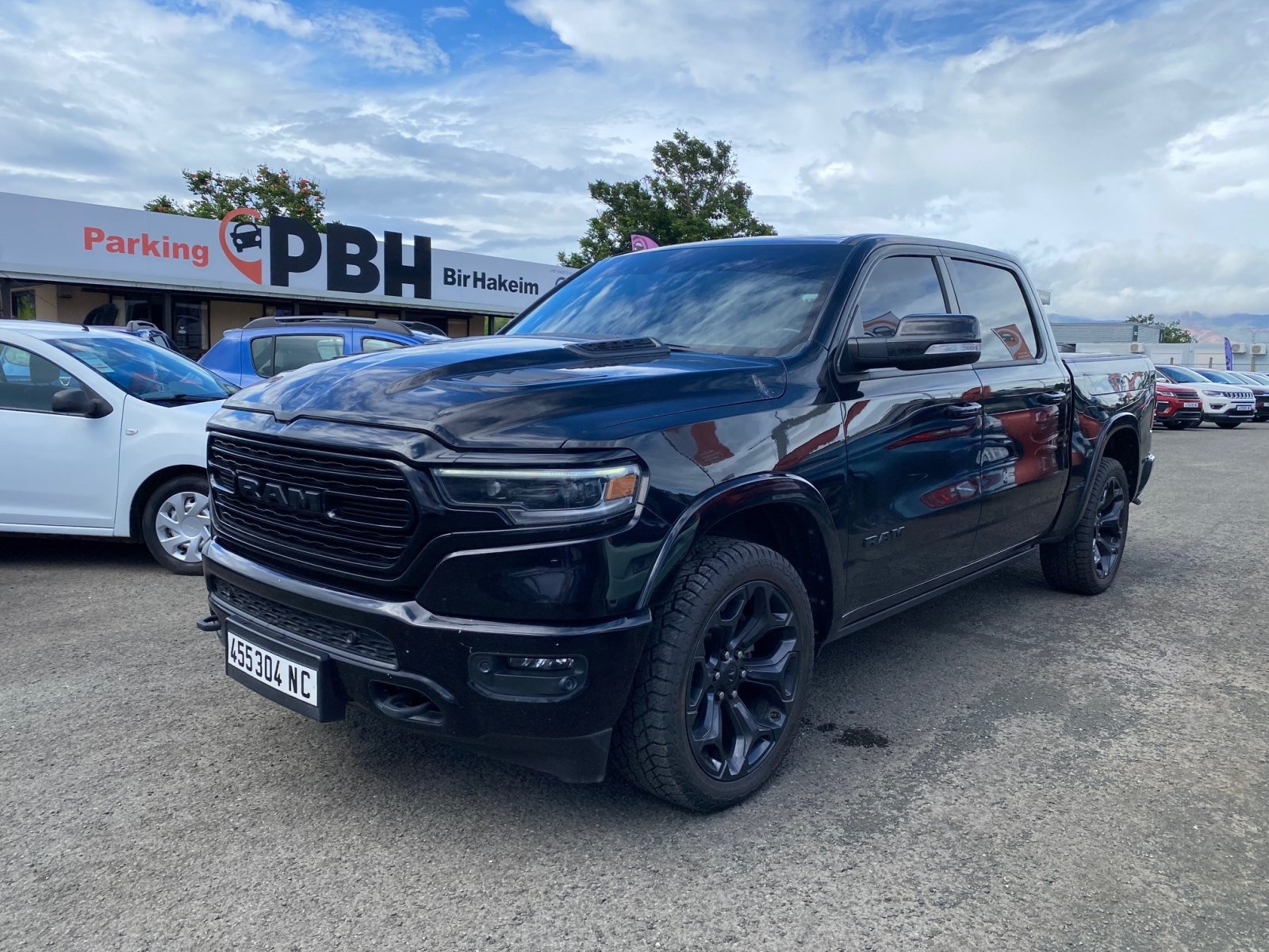 DODGE RAM1500 CCAB LIM 4X4 5.7V8 395CH BVA ESS 5PL NIGHT d'occasion, vue principale