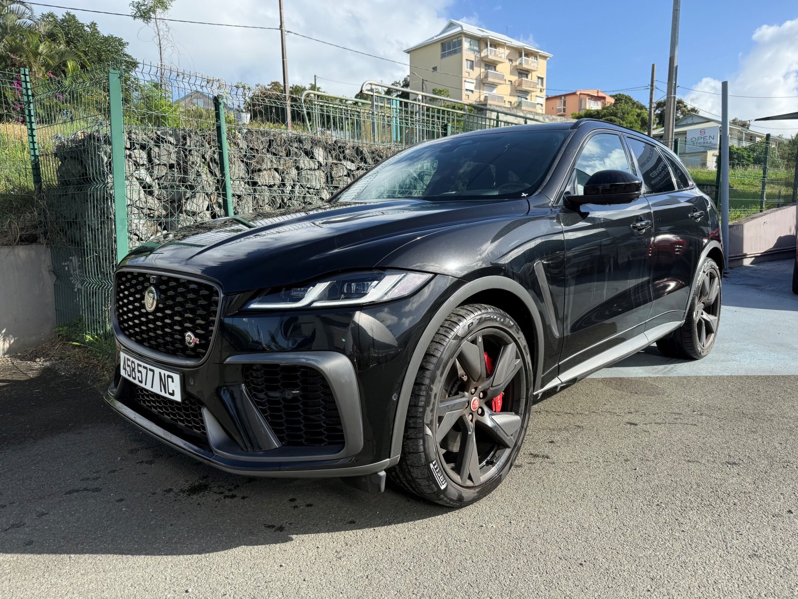 JAGUAR F-PACE SVR 5.0L V8 ESS 550 CH BVA 4X4 d'occasion, vue principale