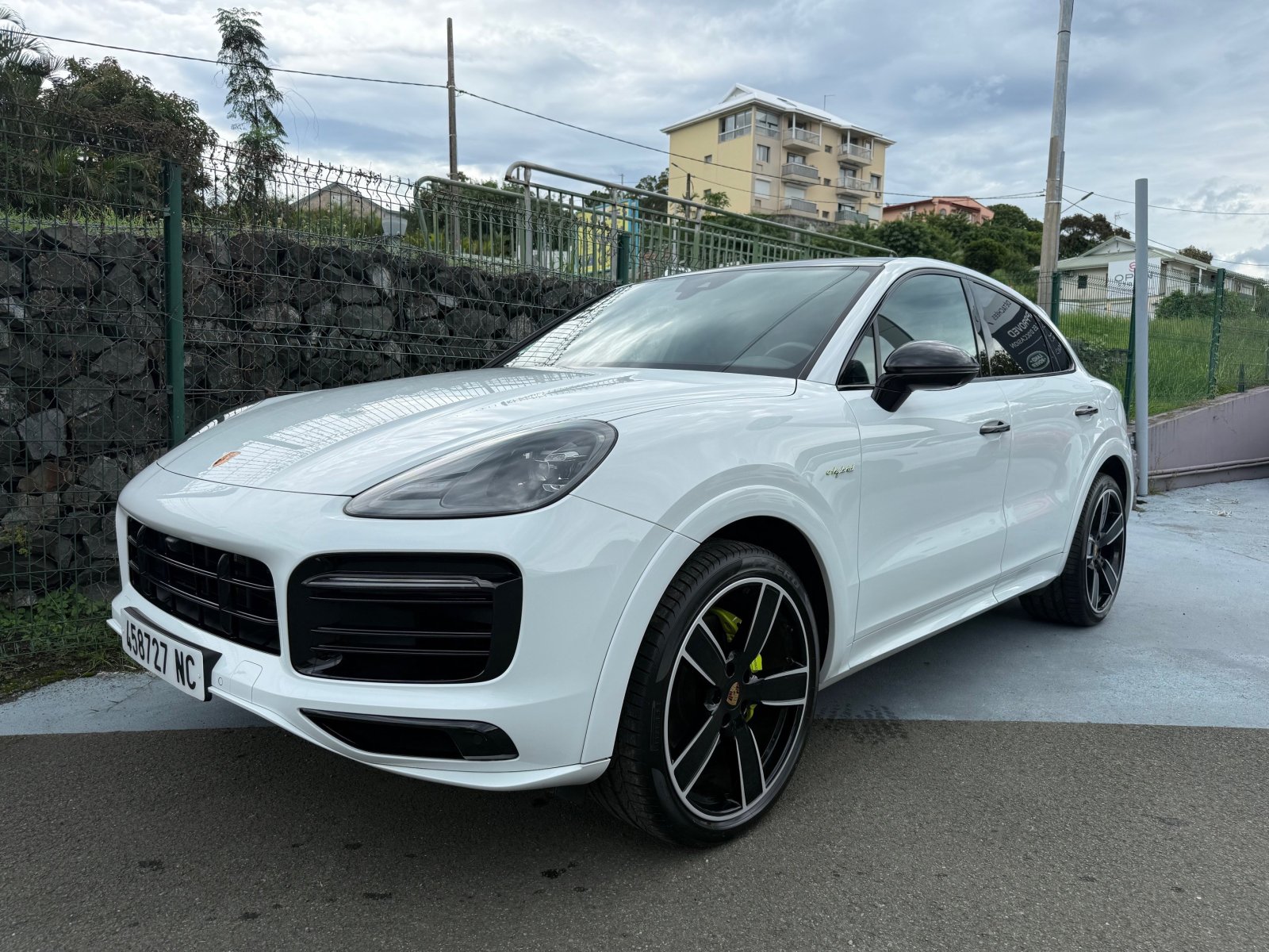 PORSCHE CAYENNE E-HYB CC 3.0L ESS 340CH BVA 4X4 d'occasion, vue principale