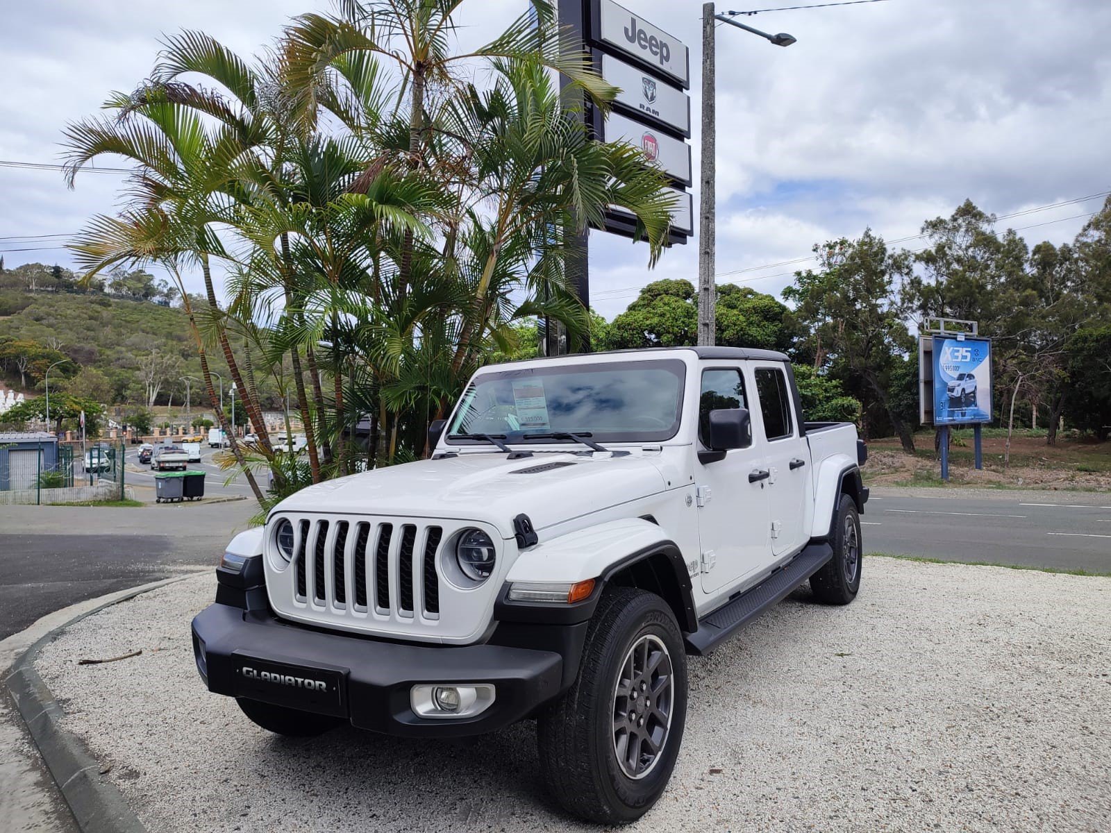 JEEP GLADIATOR OVERLAND 4X4 3.6V6 286CH BVA ESS 4P 4PL d'occasion, vue principale