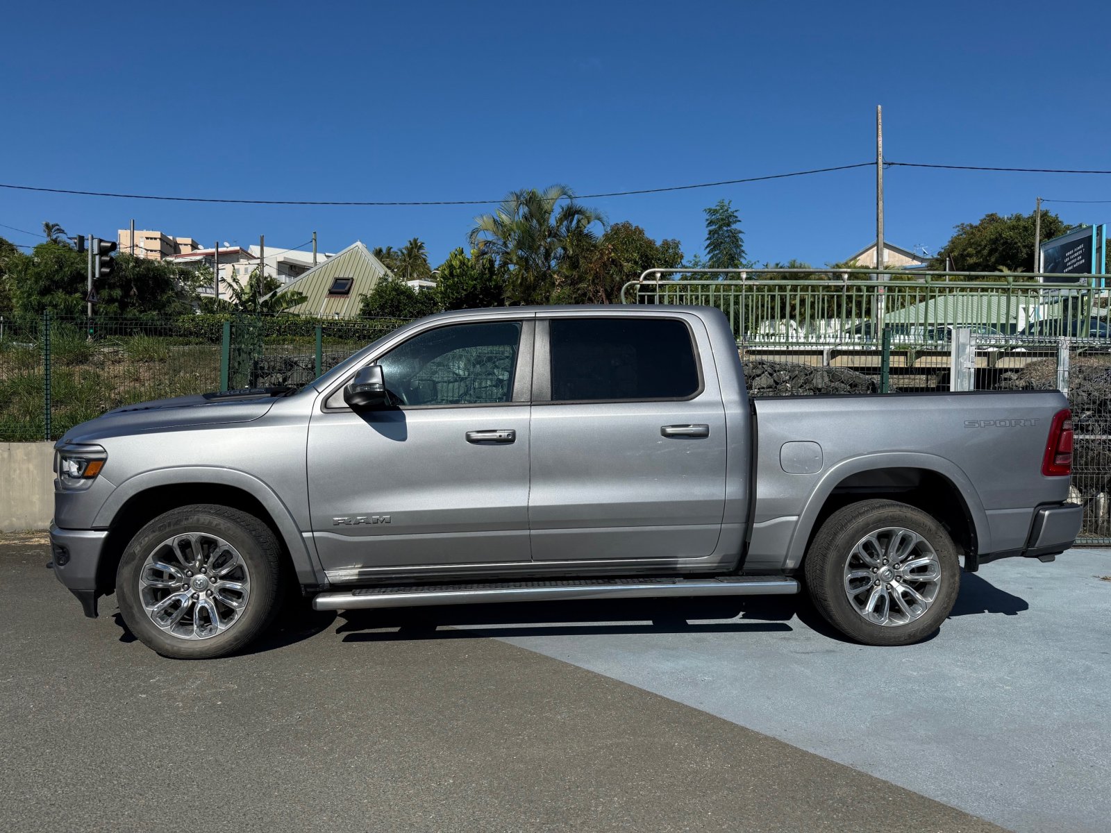 DODGE RAM1500 CCAB LAR SPORT SRB 4X4 5.7V8 ESS 395CH BVA d'occasion, photo 2