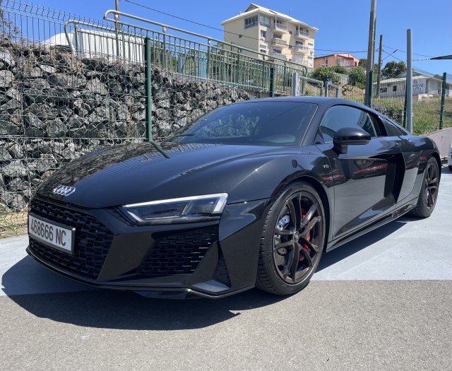 AUDI R8